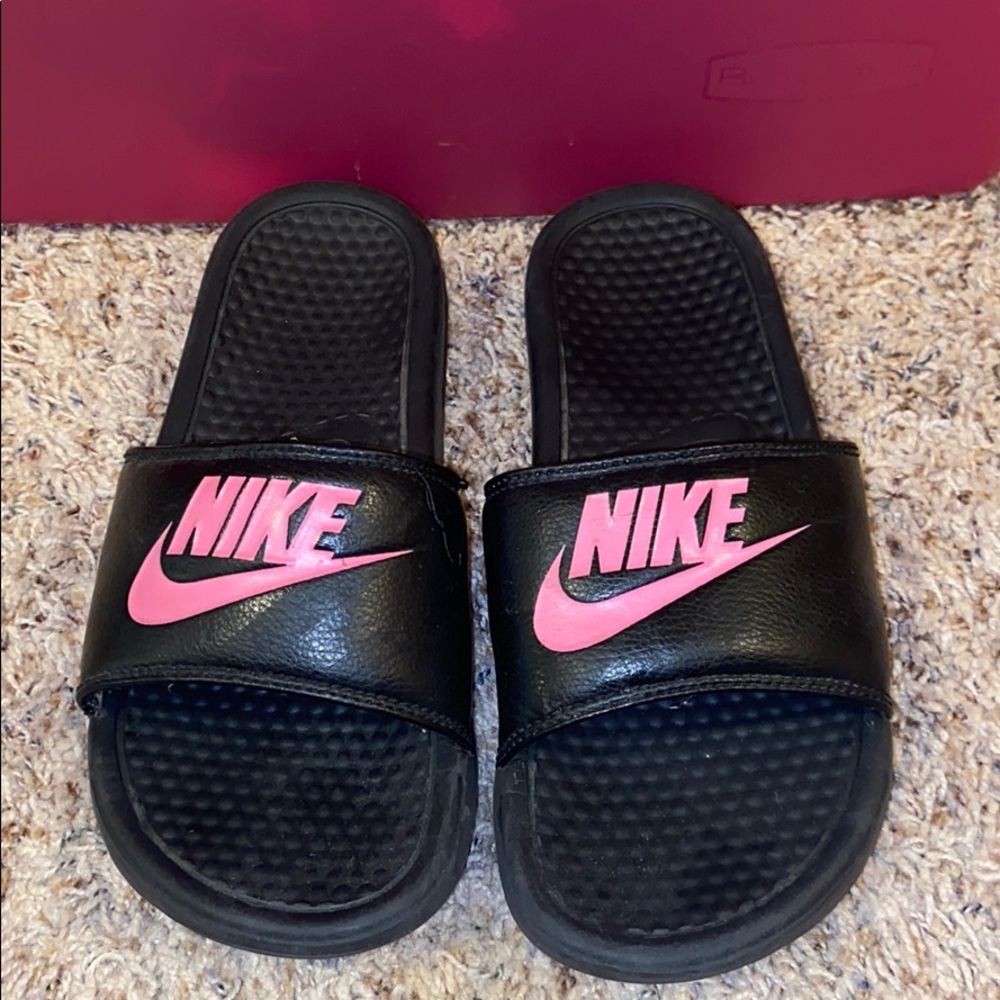 COPY - Nike Slides